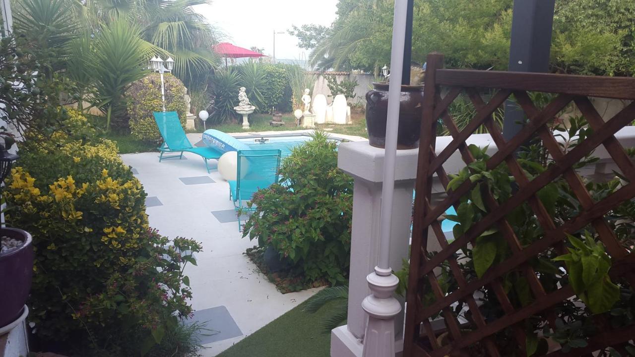 SUITE-Junior -Villa HÉLÈNE - Montpellier Sud - aéroport- PISCINE Privée-2mn des plages - B&B