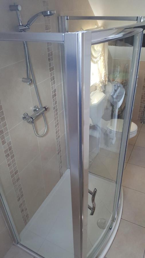 Doppelzimmer mit Whirlpool-Badewanne