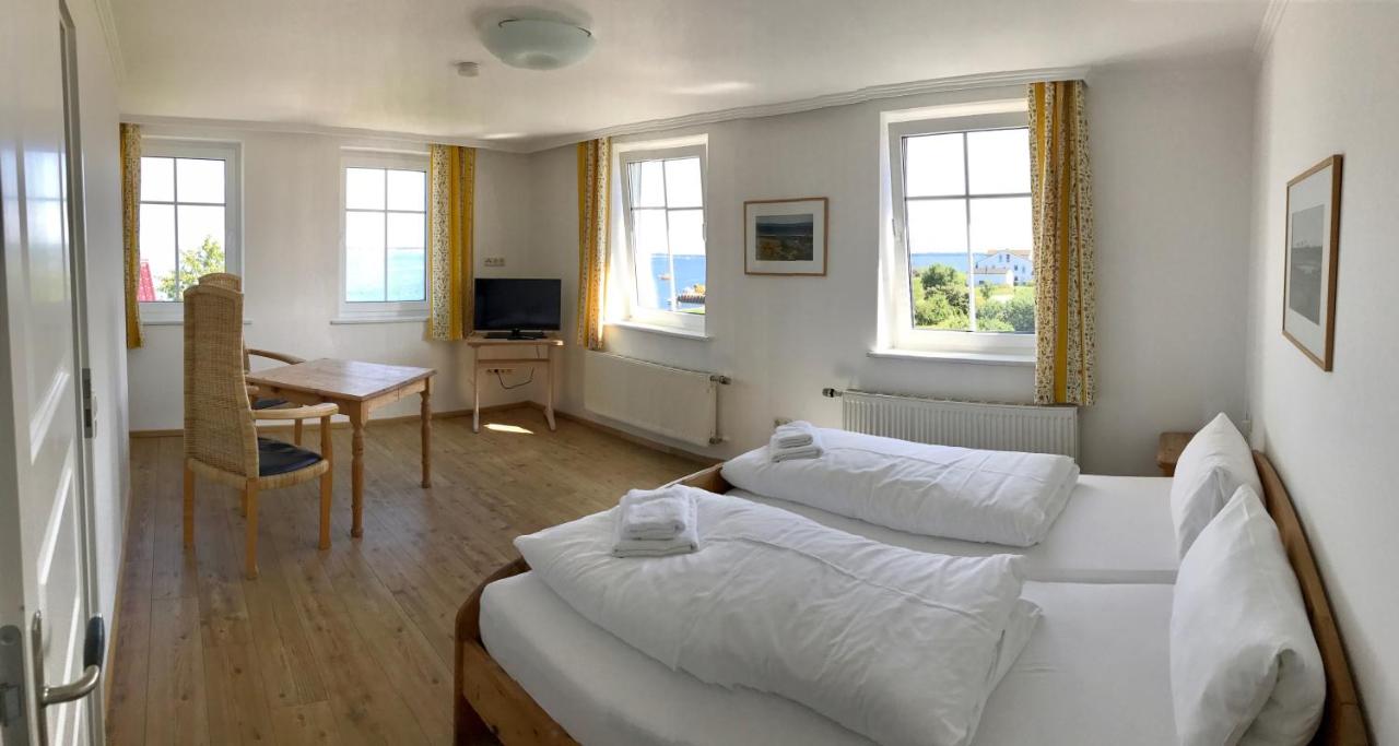 B&B Vitte - Pension "Strandhotel" - Bed and Breakfast Vitte