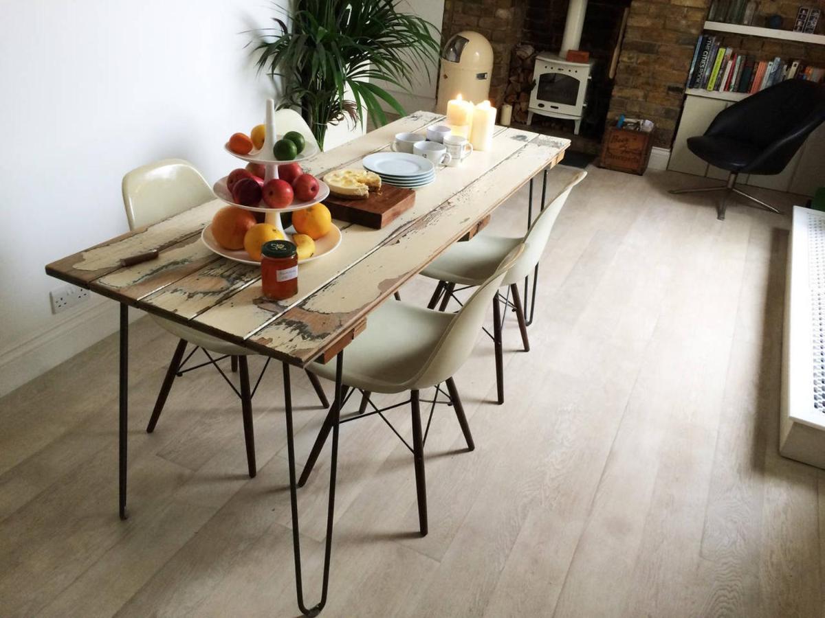 Beautiful Canalside 1-Bedroom Flat with Terrace - B&B London