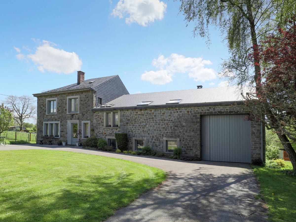B&B Erneuville - Cushy Holiday Home in La Roche en Ardenne with Fenced Garden - Bed and Breakfast Erneuville