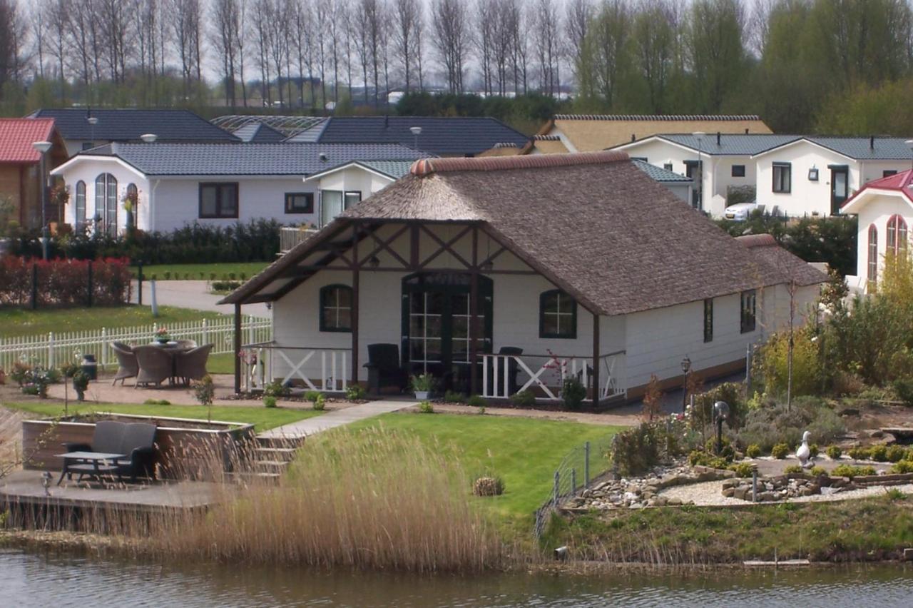 B&B Sint Annaland - Hoeve de Zeeanjelier - Bed and Breakfast Sint Annaland