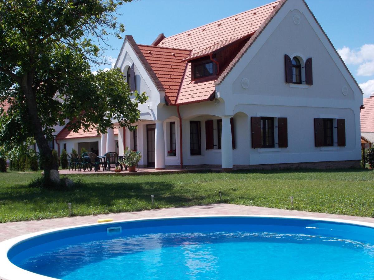 Hétkanyar Vendégház - B&B