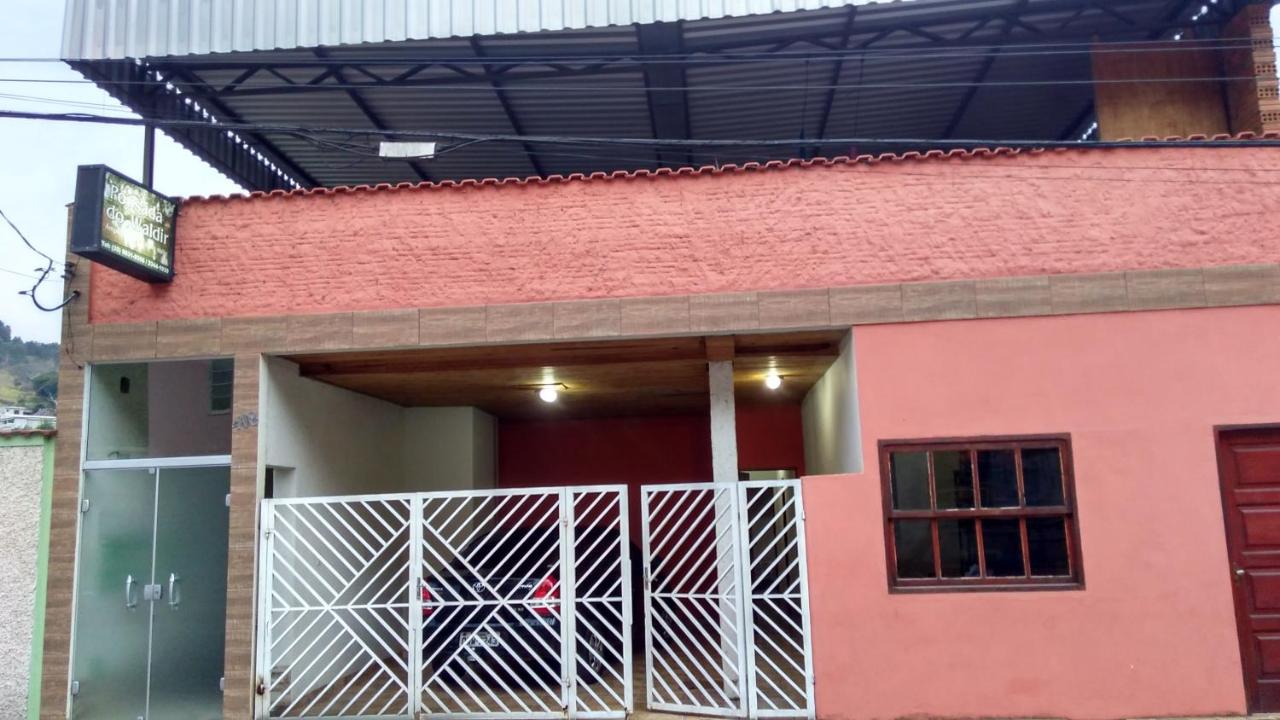 Pousada Moporã, a antiga pousada do Waldir, com amplas suítes no centro de Aiuruoca - B&B
