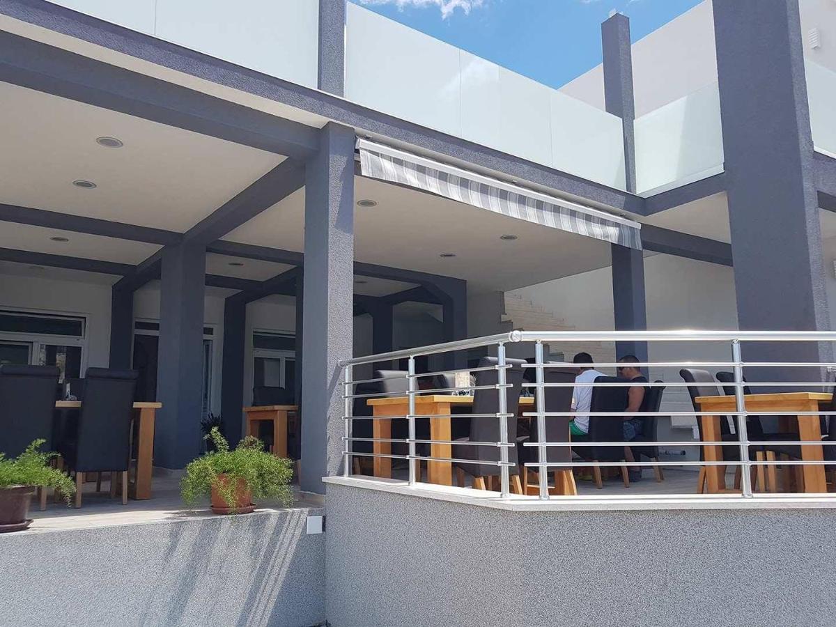 Rooms Lanterna - B&B Metajna