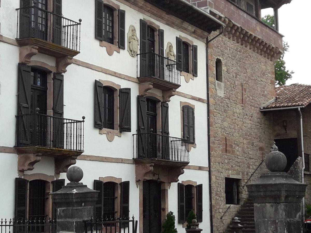 Hostal Palacio Jaureguia - Bed and Breakfast