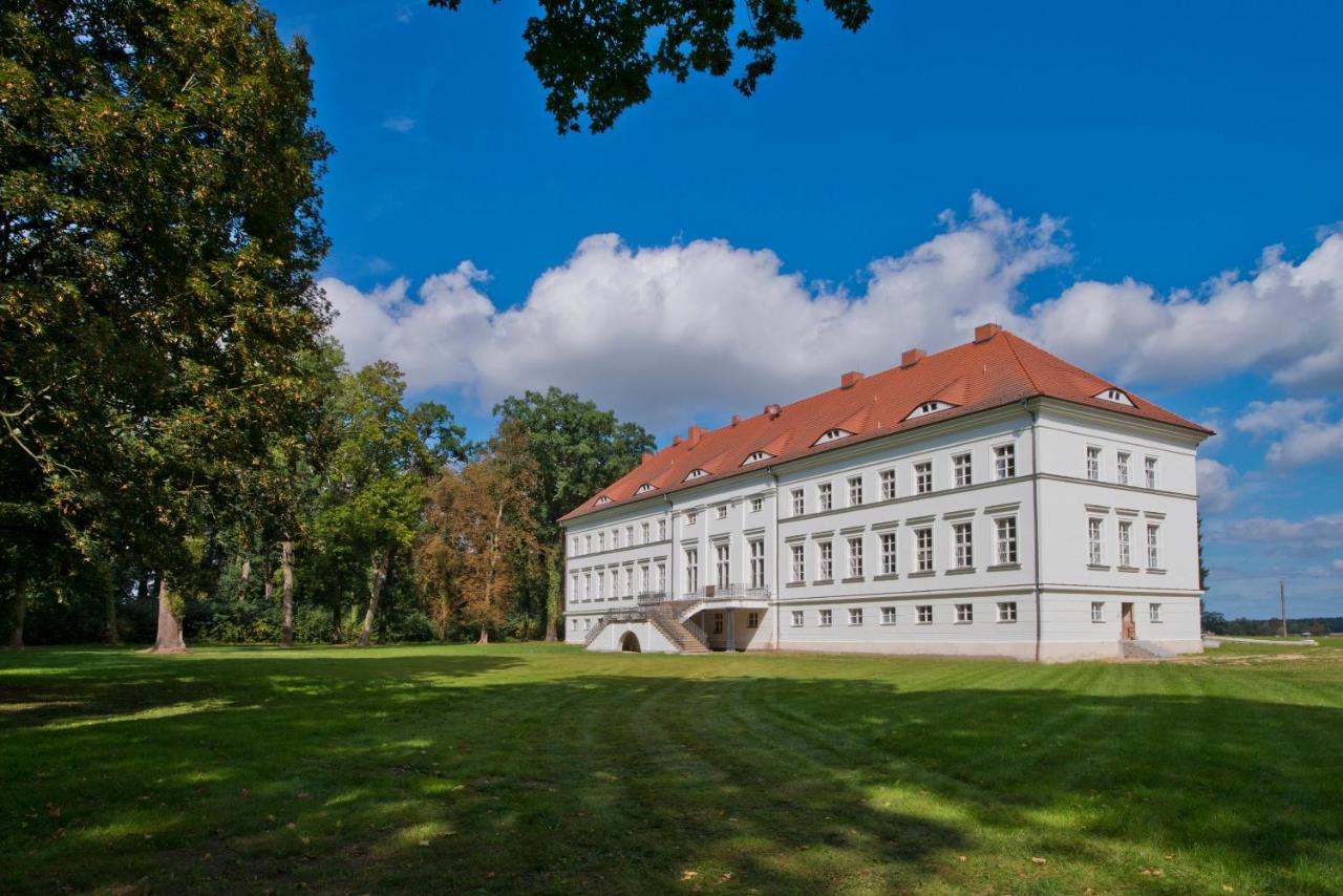 Schloss Retzow Apartments - Chambres d’hôtes