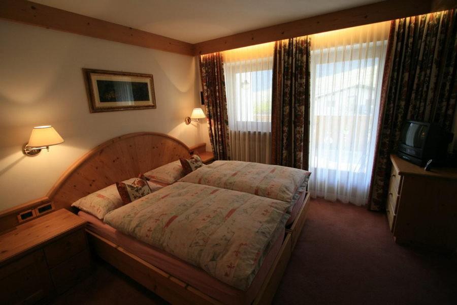 Doppel- oder Zweibettzimmer