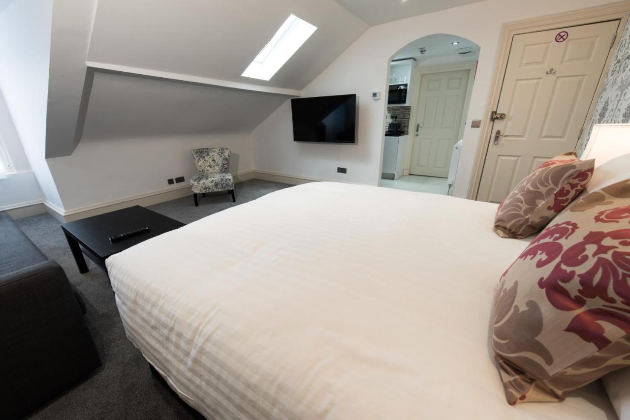 Luxury Suite with Bathtub