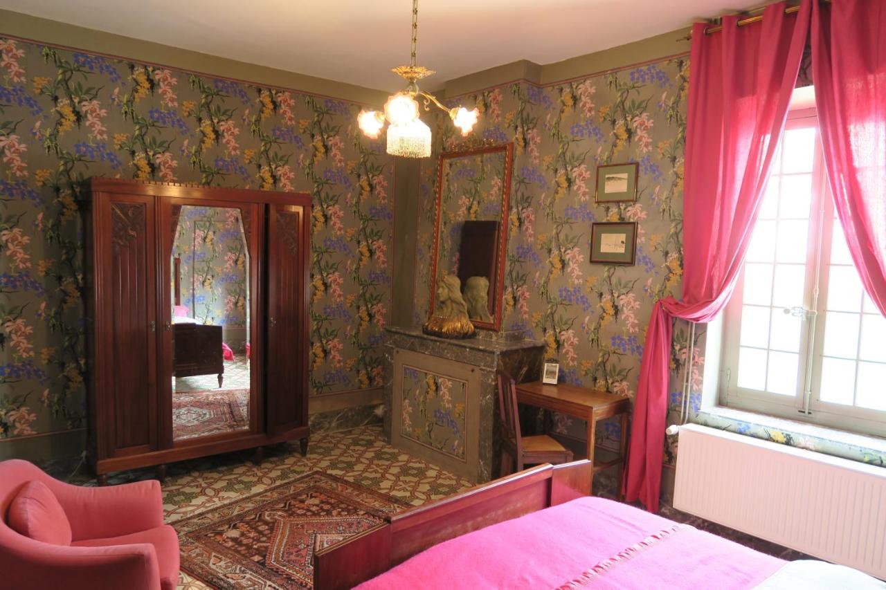 Camera Matrimoniale con Vista Giardino