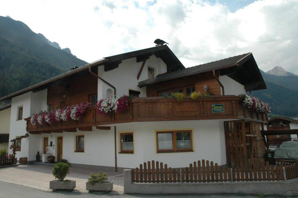 Haus Jenewein Manfred - B&B Neustift