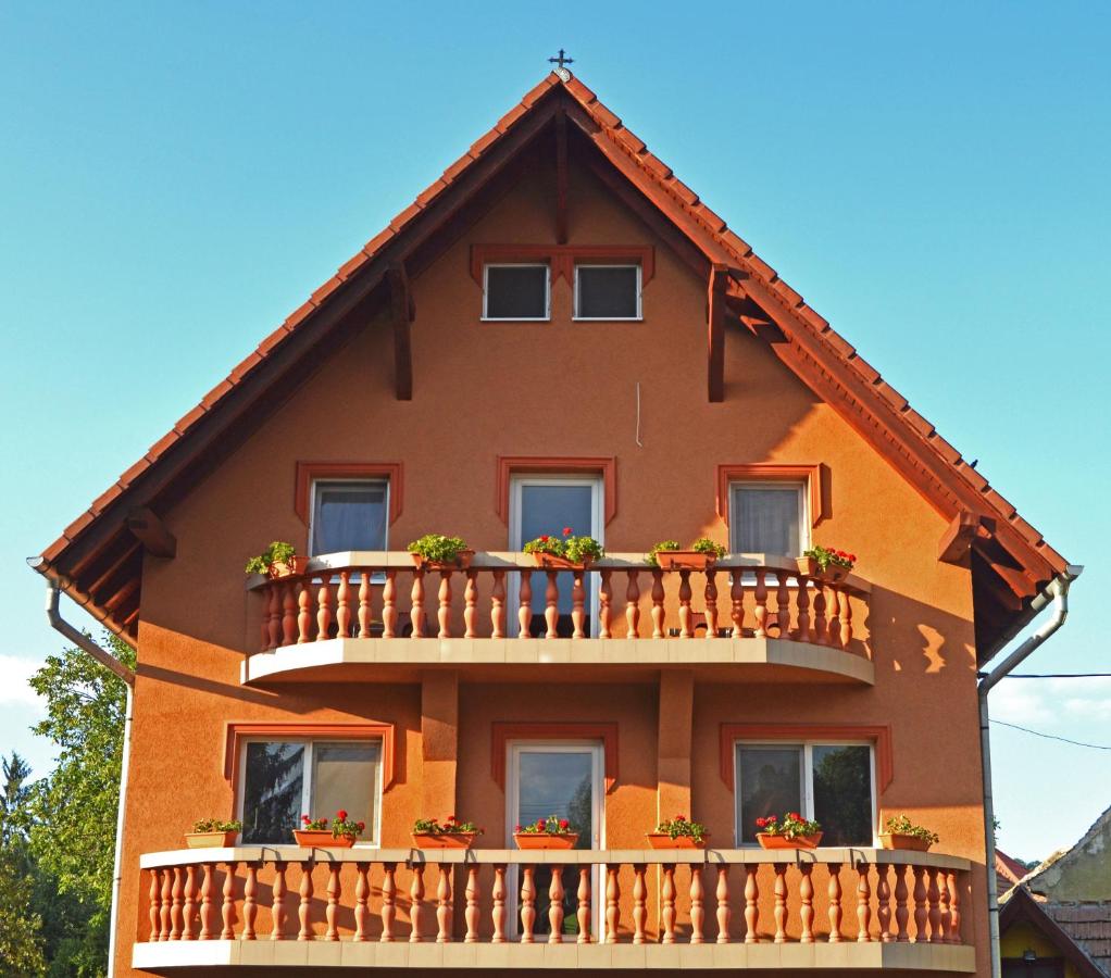 Venesis House - B&B