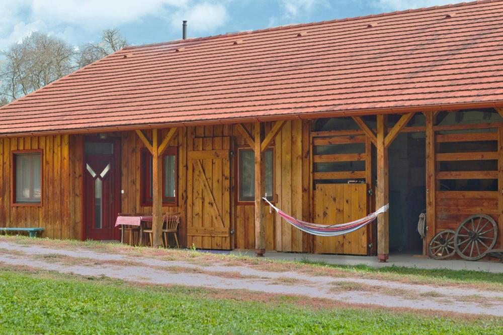 One-Bedroom House (4 Adults)