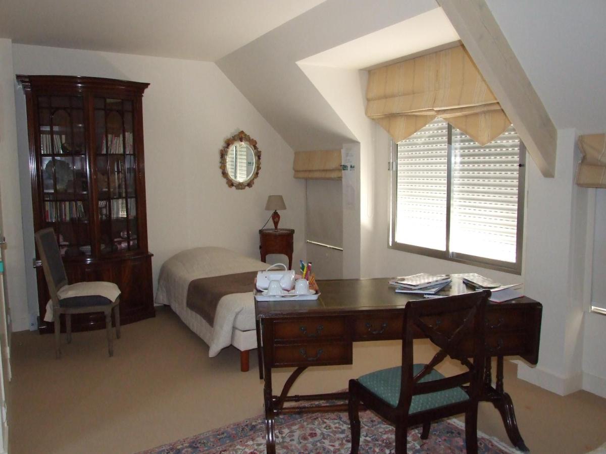 Deluxe Room (2 Adults + 1 Child)