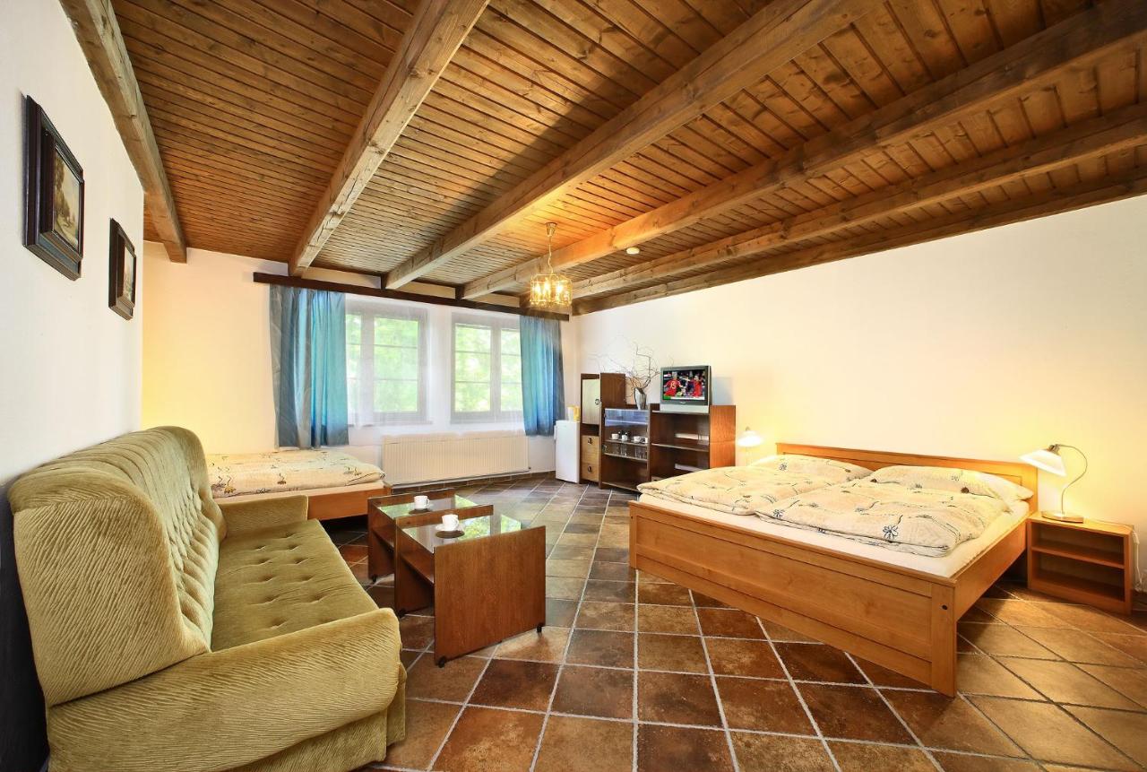 Vierbettzimmer mit Dusche