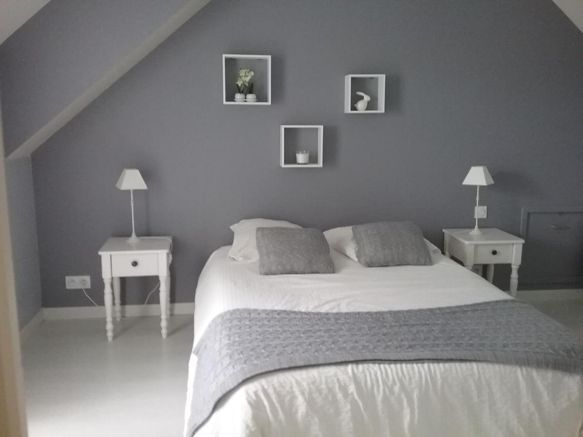 B&B Marzy - chambre et salon vidéo - Bed and Breakfast Marzy