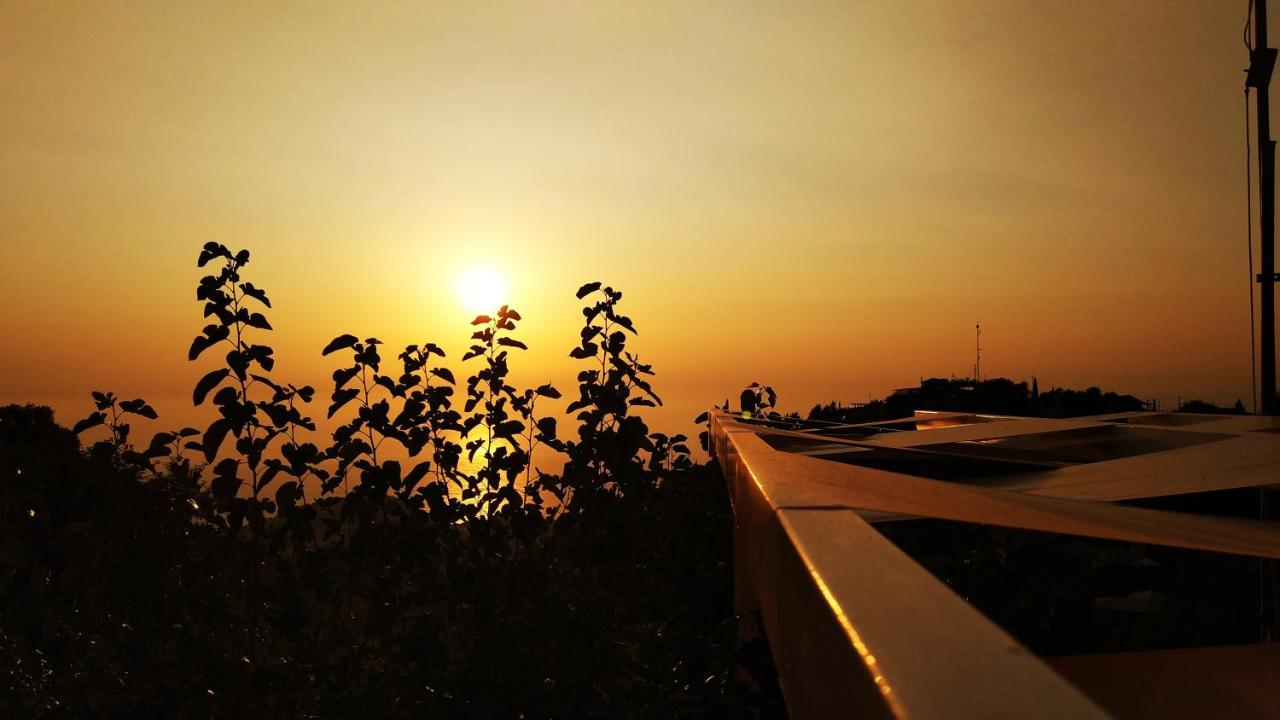 Plagia's Sunset Apartments - Ferienwohnung Exánthia