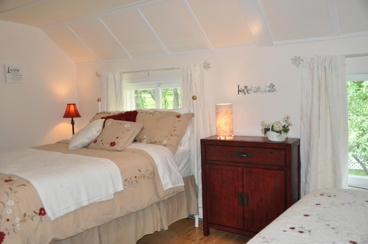 Standard Double Room With Balcony - Garden View