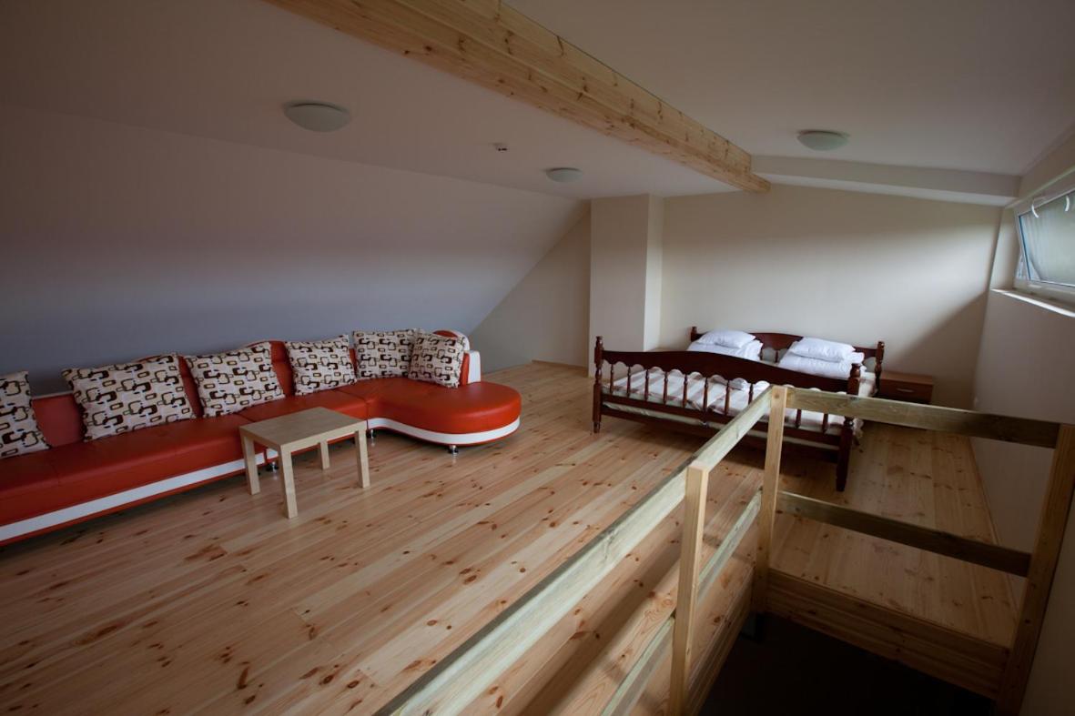 Deluxe Family Room