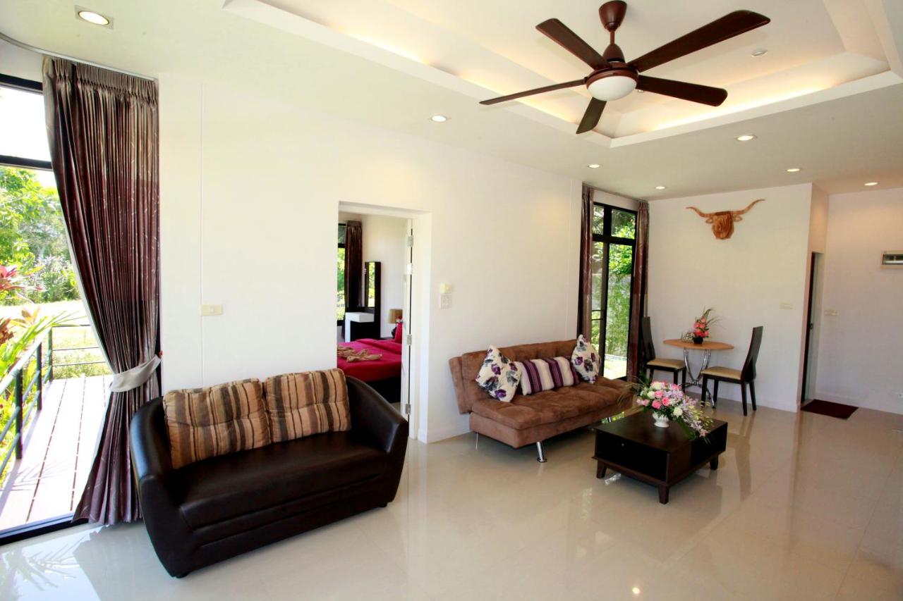 Villa with Garden View