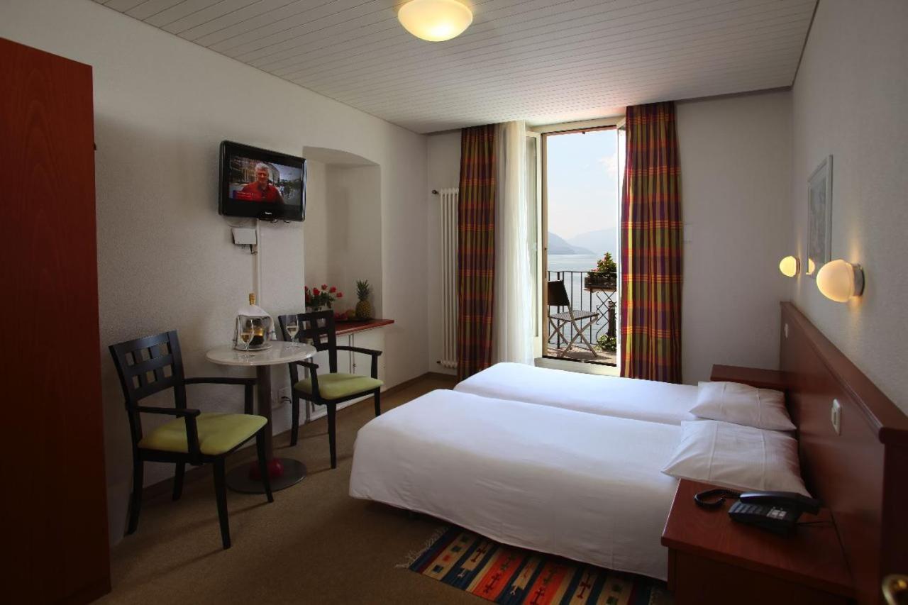 Tweepersoonskamer met 2 Aparte Bedden met Balkon en Uitzicht op het Meer