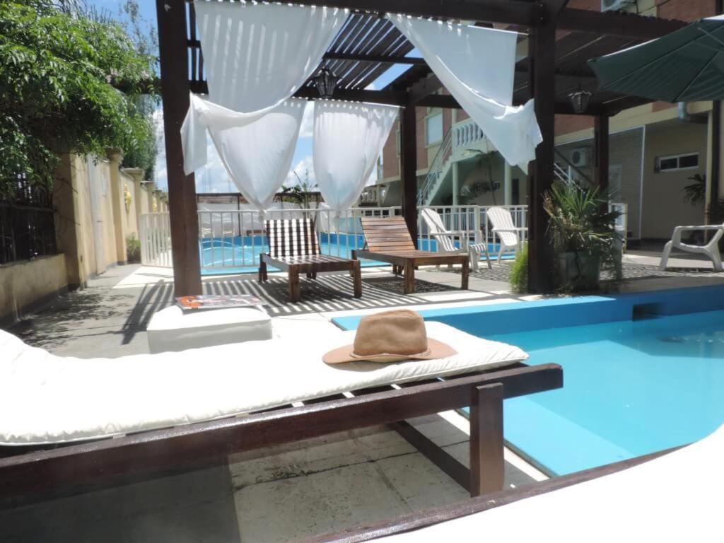 Apartment with Pool View