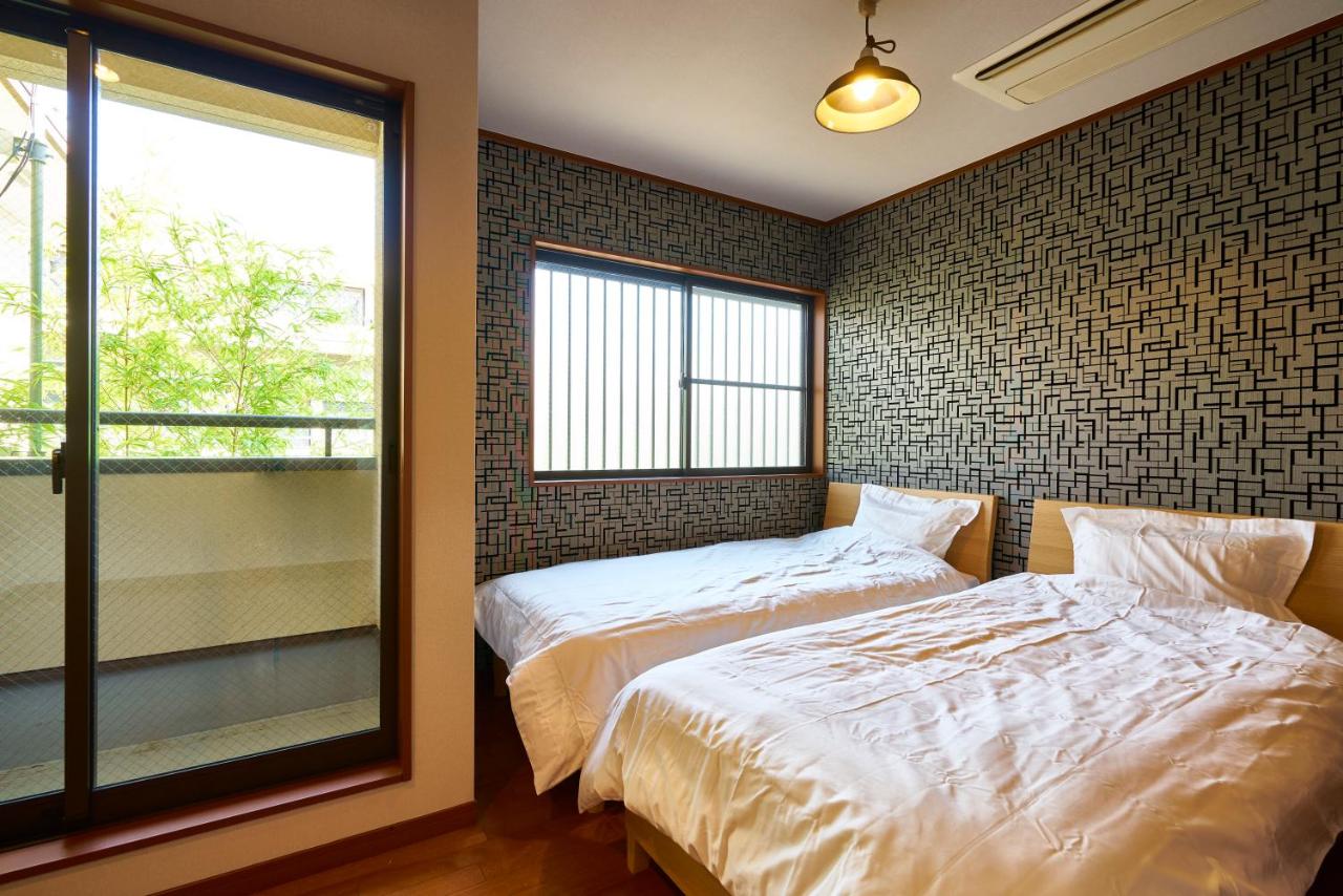 Standard Twin Room with Shared Bathroom