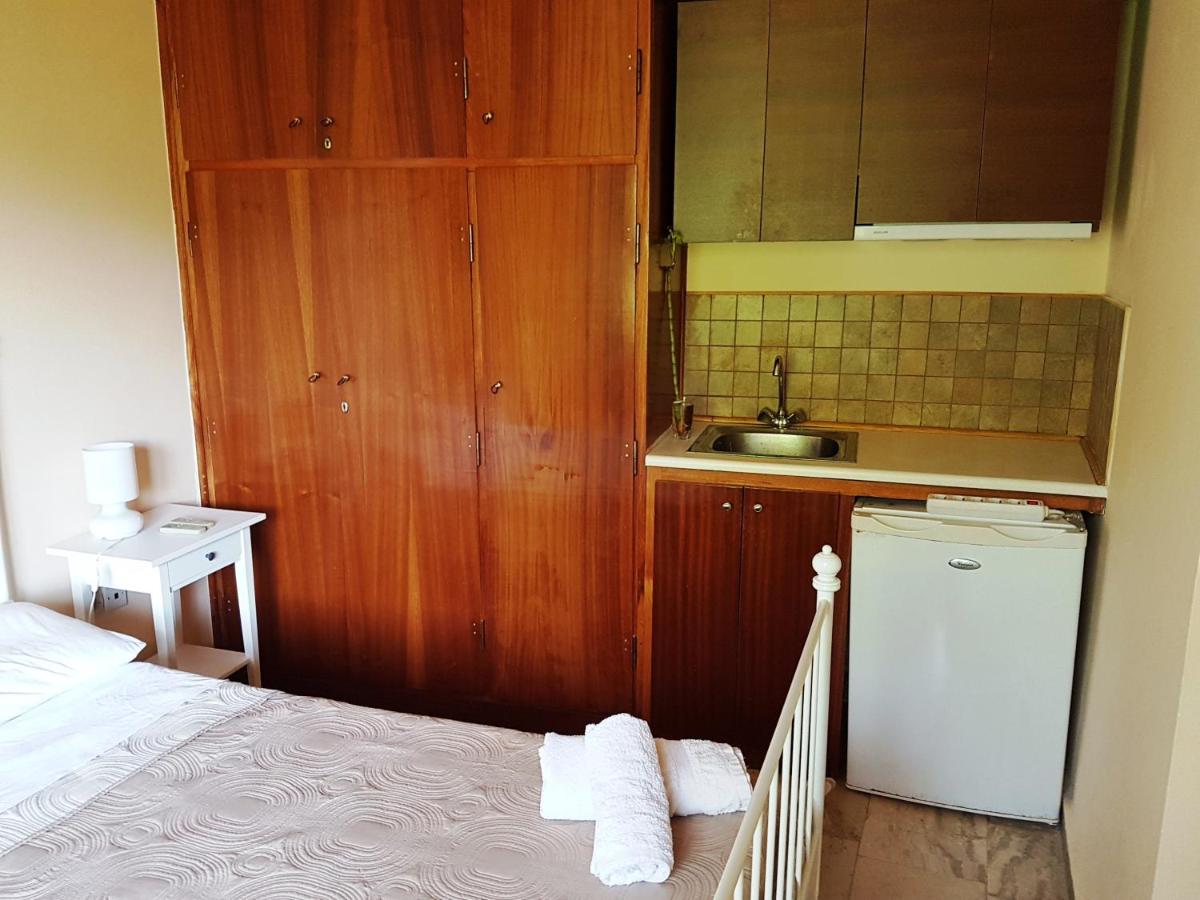 Complex of Rooms with Shared Bathroom