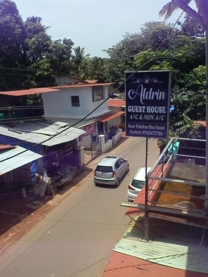 Aldrin Guest House - B&B Pololem