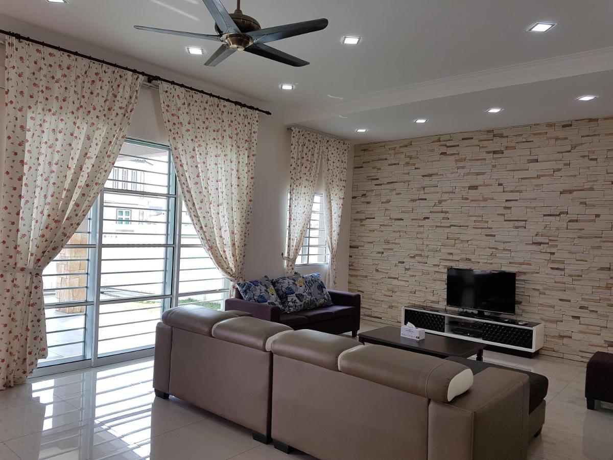 B&B Sitiawan - Sitiawan Homestay Entire Semi D home - Bed and Breakfast Sitiawan