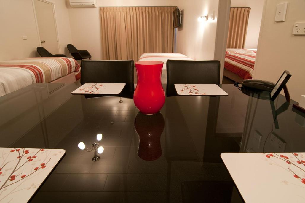 Deluxe One-Bedroom Apartment