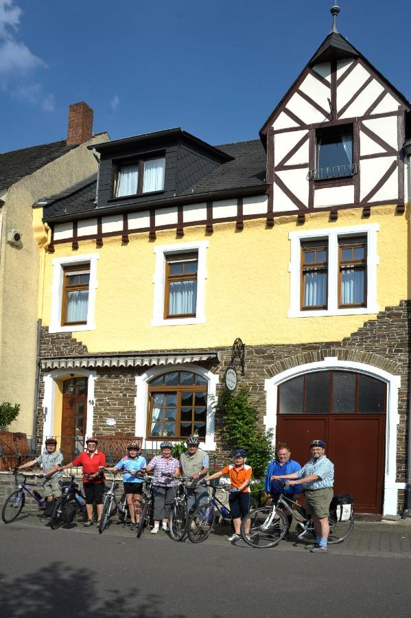 B&B Neef - Ferienhaus Erich Bremm mit Moselblick - Bed and Breakfast Neef