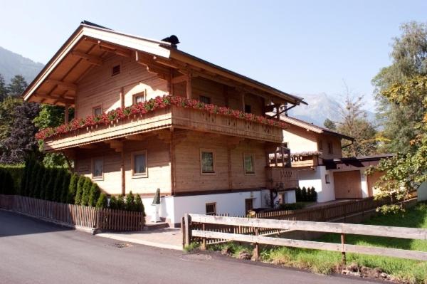 B&B Mayrhofen - Chalet - Appartements Julitta - Bed and Breakfast Mayrhofen