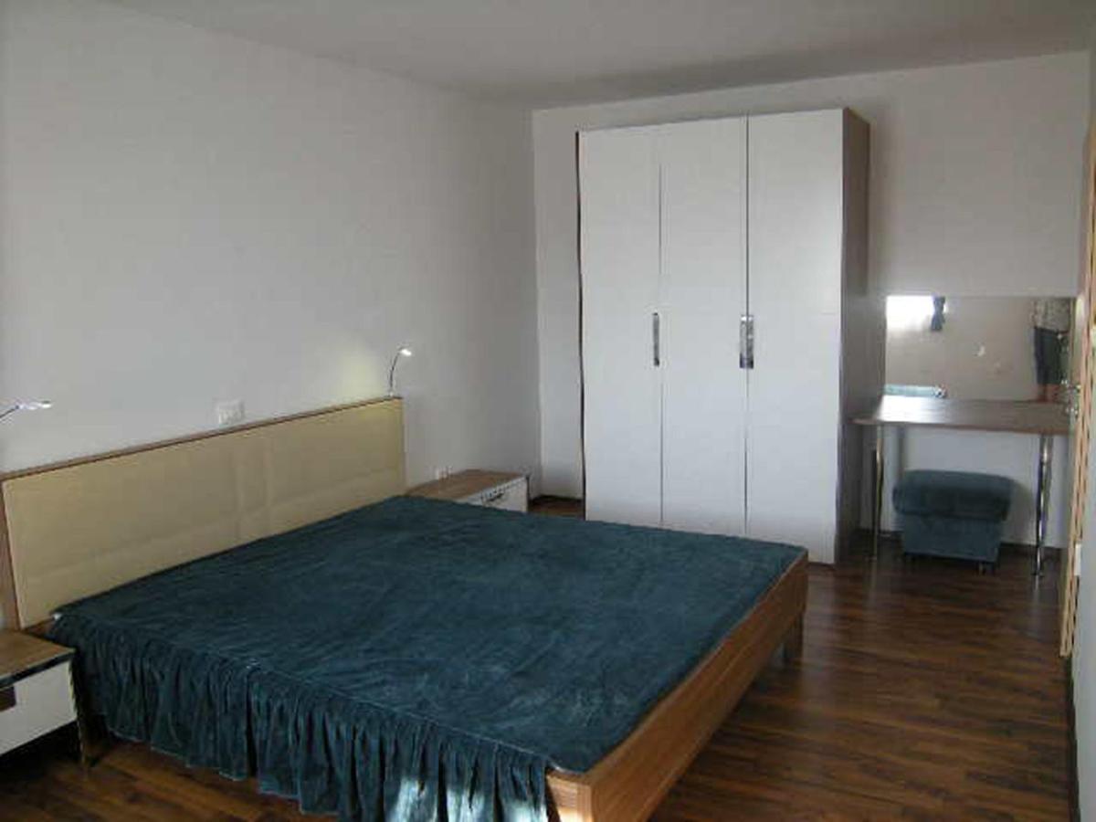 One-Bedroom Apartment with Balcony