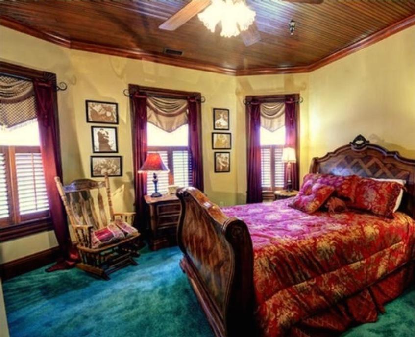 Queen Room