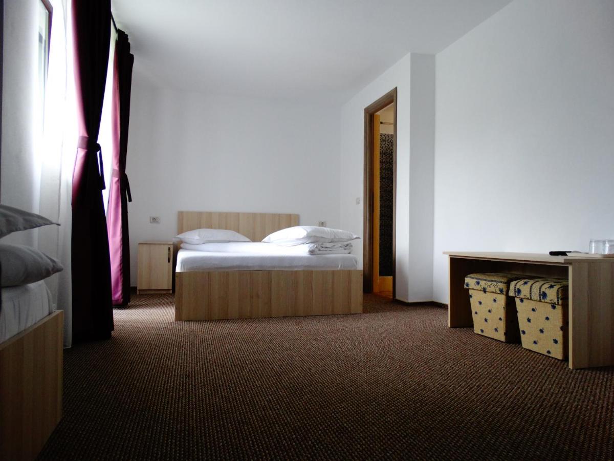 Vierbettzimmer mit Bad