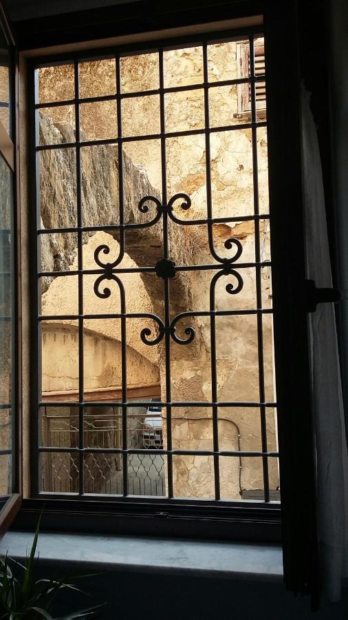 Camera Tripla Deluxe 