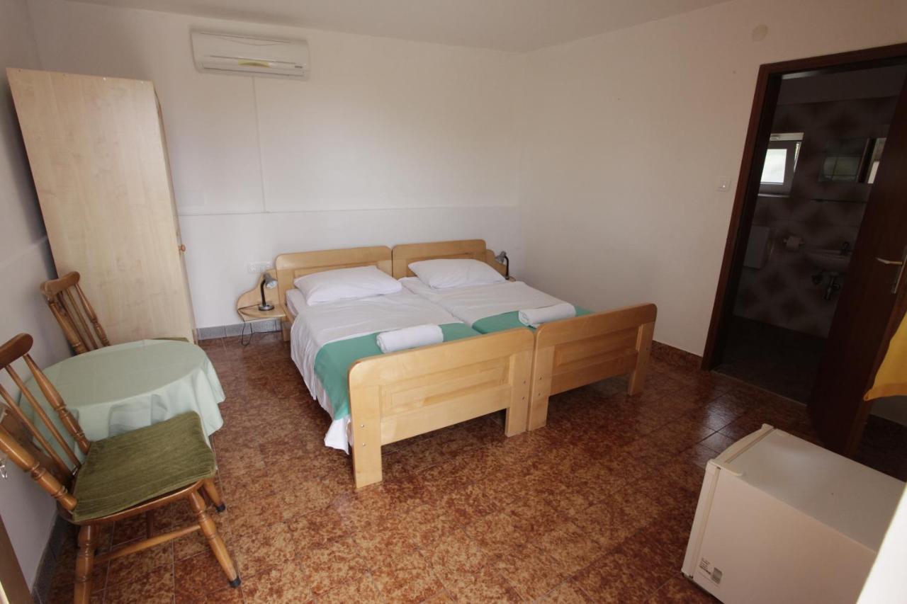 Doppelzimmer mit Gartenblick