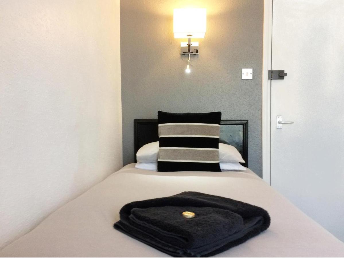 Single Room with Shared Shower and Toilet