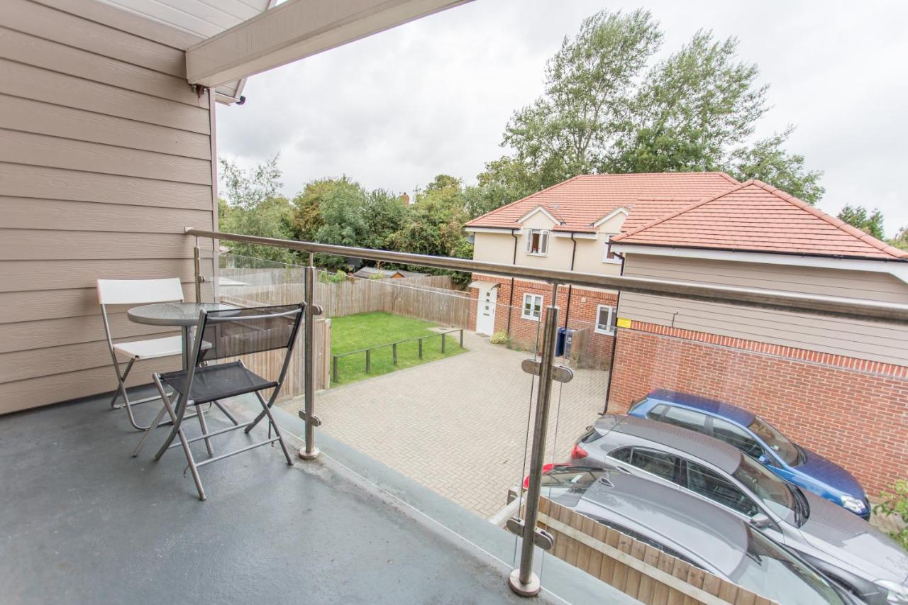 Modern Oxford 2 Bedroom Apartments, Families & Contractor Accommodation, Near John Radcliffe Hospital - B&B