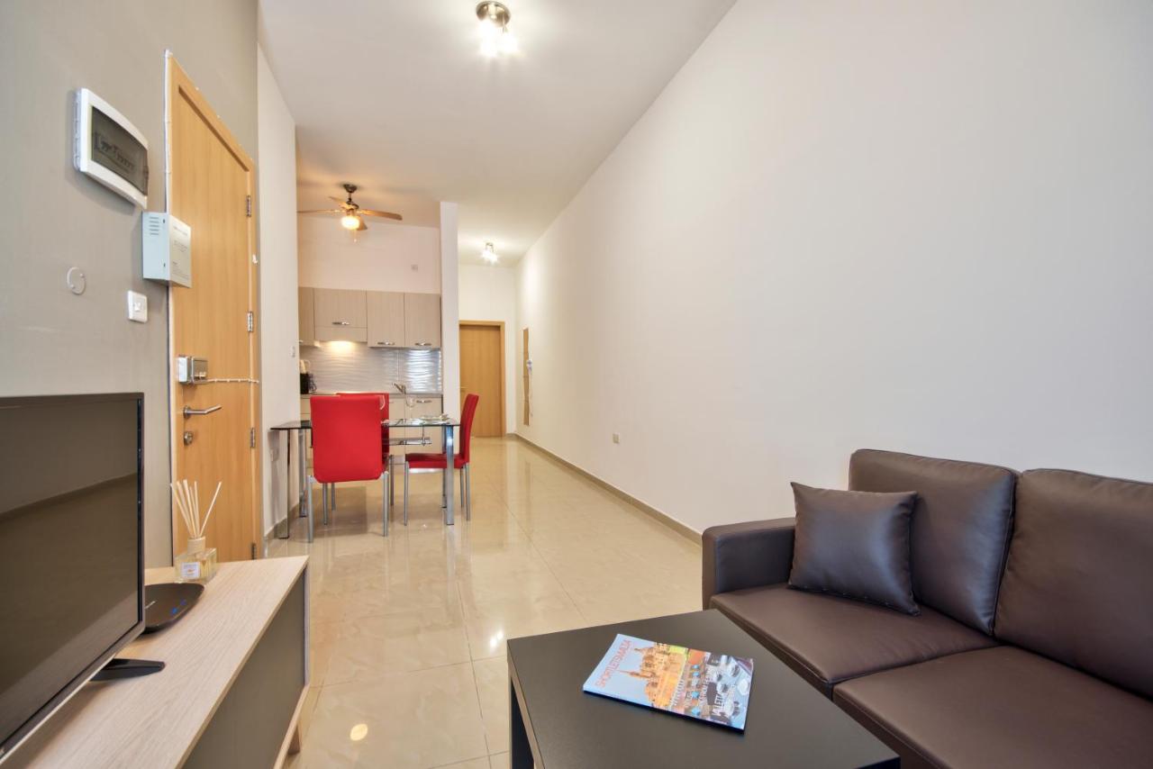 B&B Gżira - UrbanStays - Gzira 1 Bedroom Apartments by ShortletsMalta - Bed and Breakfast Gżira