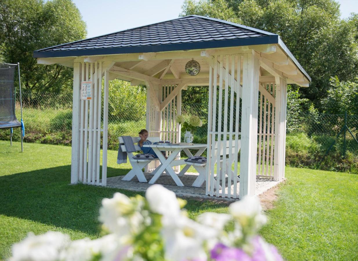 Apartamenty U Harrego I Przy Stawie Spa z klimatyzacją, balia, sauna, ogrodem i parkingiem - Chambres d'hôtes Kudowa-Zdrój