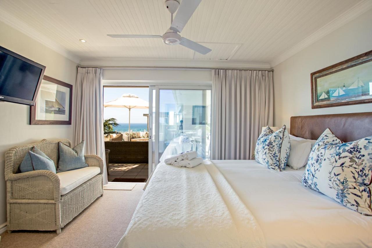 Standard King Room with Sea View - Colonial Room