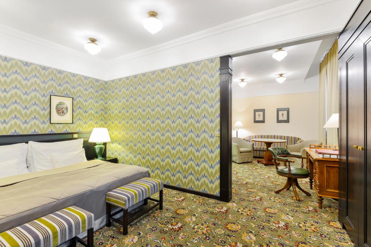 Hotel Savoy