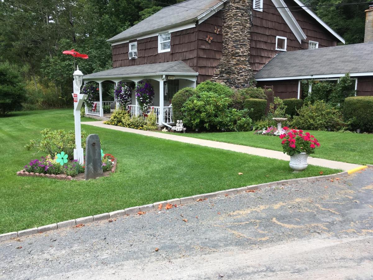 Cave Mountain Motel - B&B