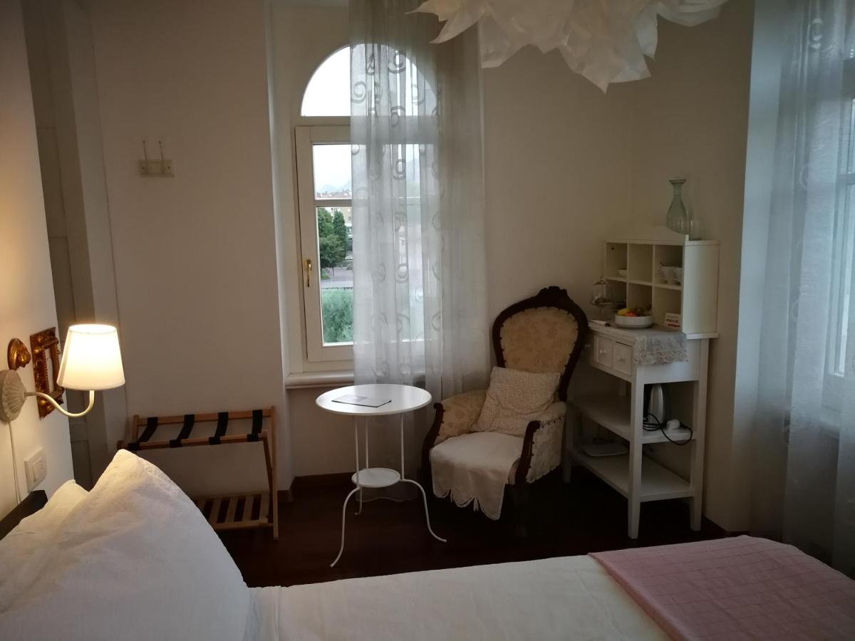 Tweepersoonskamer met een Eigen Externe Badkamer