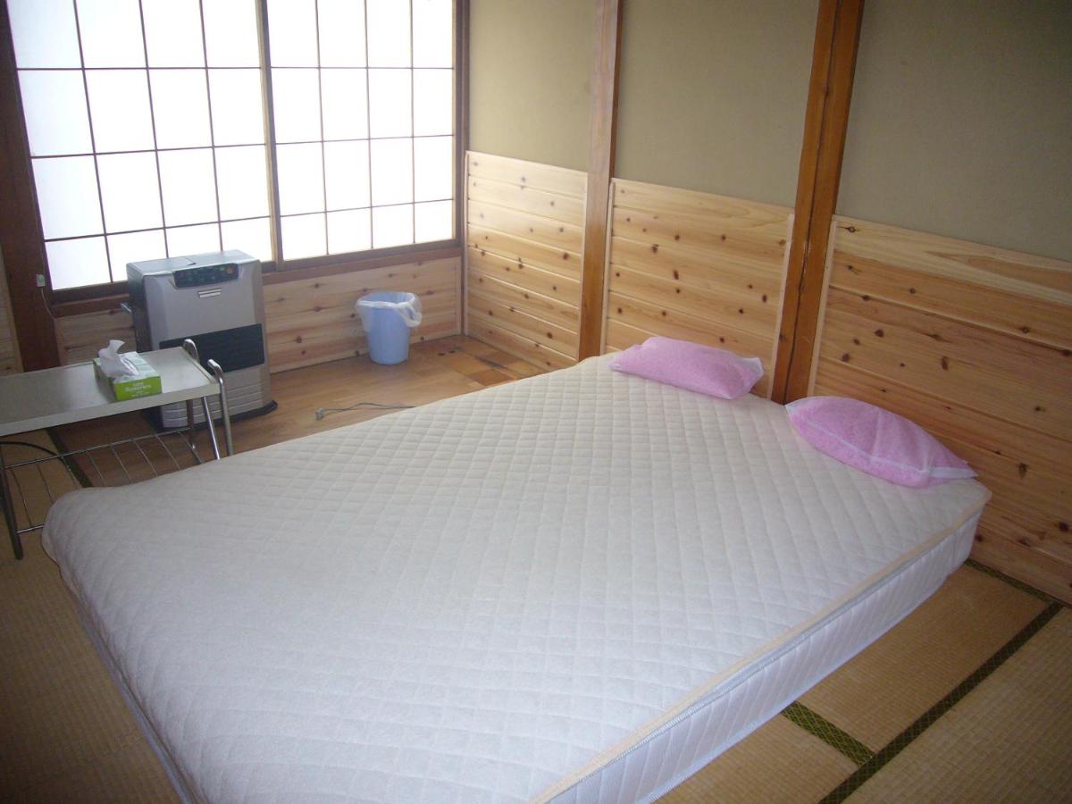 Dreibettzimmer mit Gemeinschaftsbad