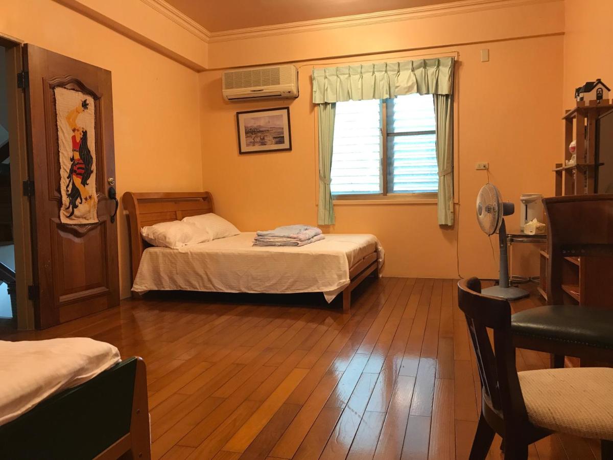 Camera Standard Doppia con Letti Singoli con Bagno in Comune