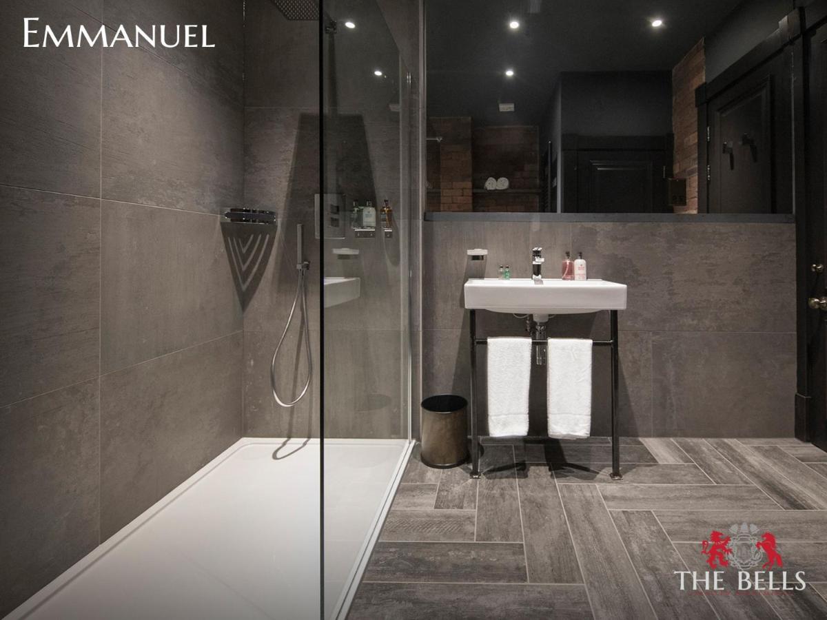Emmanuel - Two Bedroom Suite with Balcony and Hot Tub