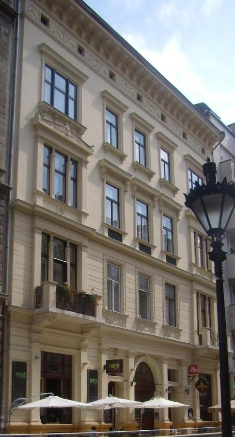 Danube Bridge Apartments - B&B Budapest